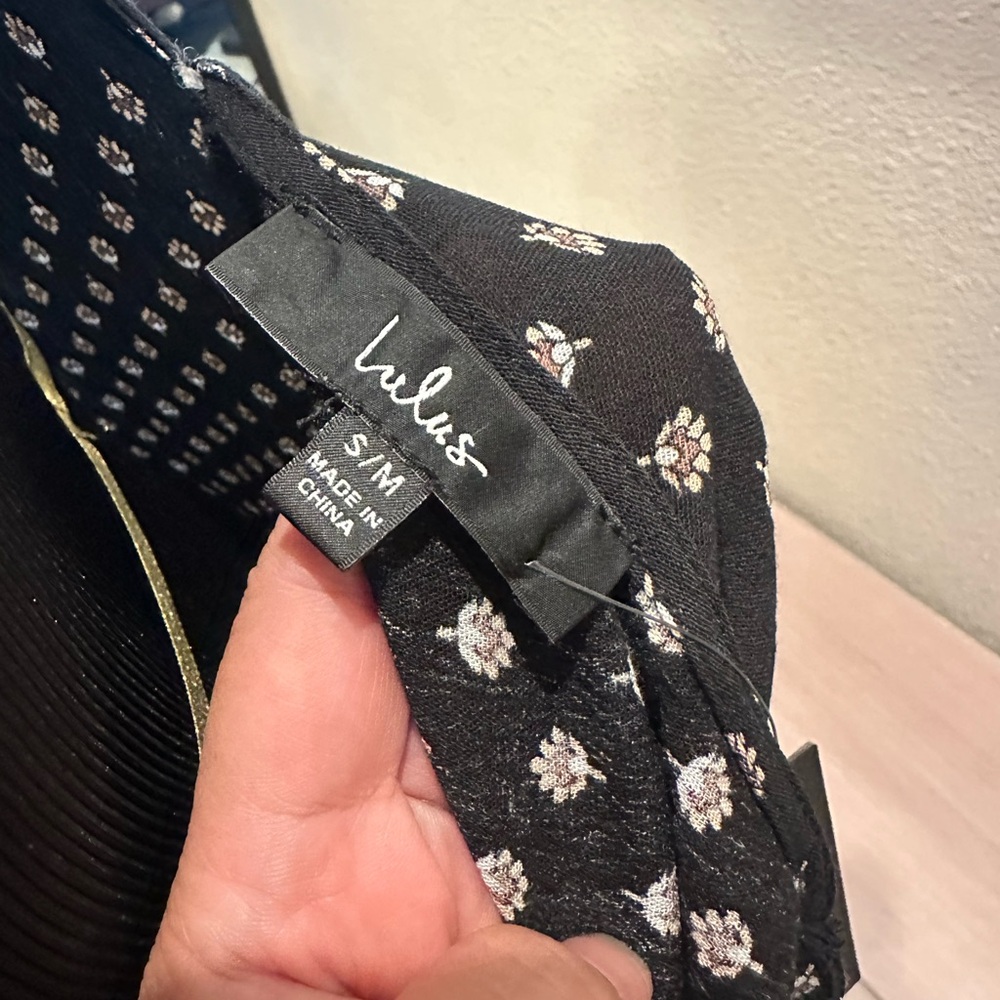 Lulus
Yours Tule Black Floral Print
Maxi Dress new with tags, never worn. s/m - Picture 6 of 6